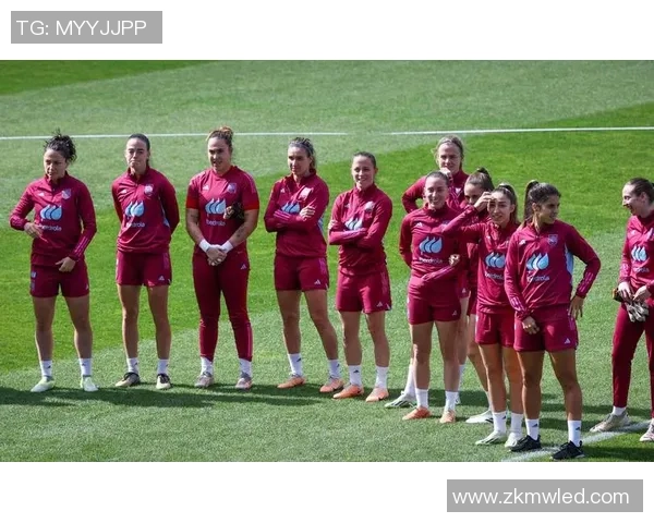 西班牙足球传奇人物解析:7号球星的辉煌历程与影响力